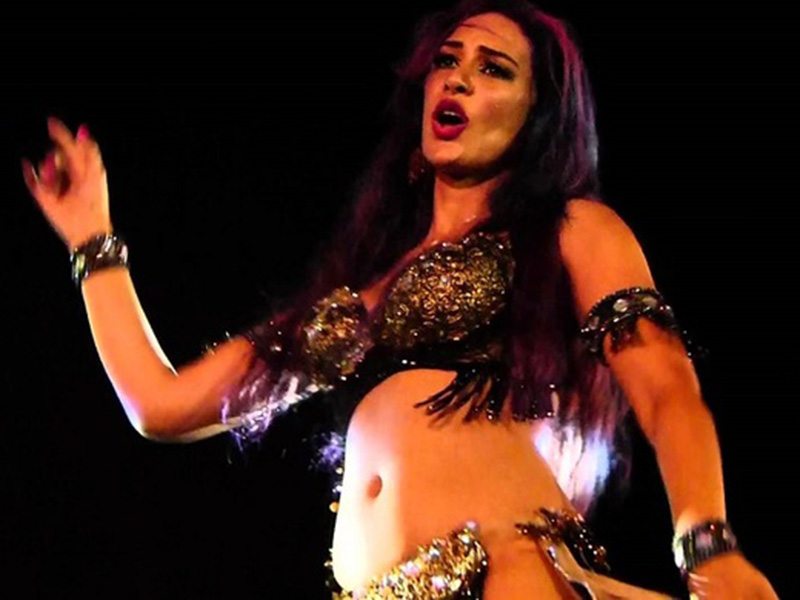 اضغط لمشاهدة الفيديو: شابة مصرية تشعل حفل زفاف مصري برقصها